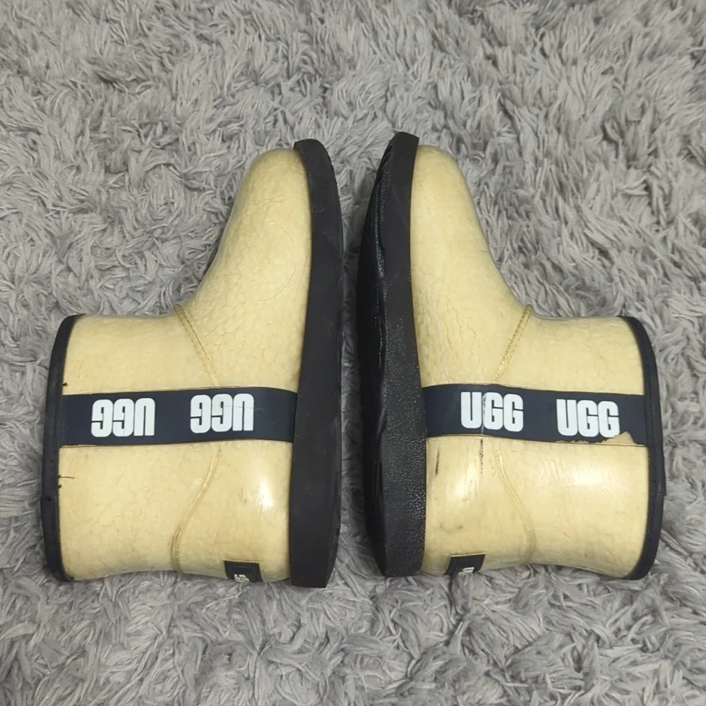 UGG classic mini